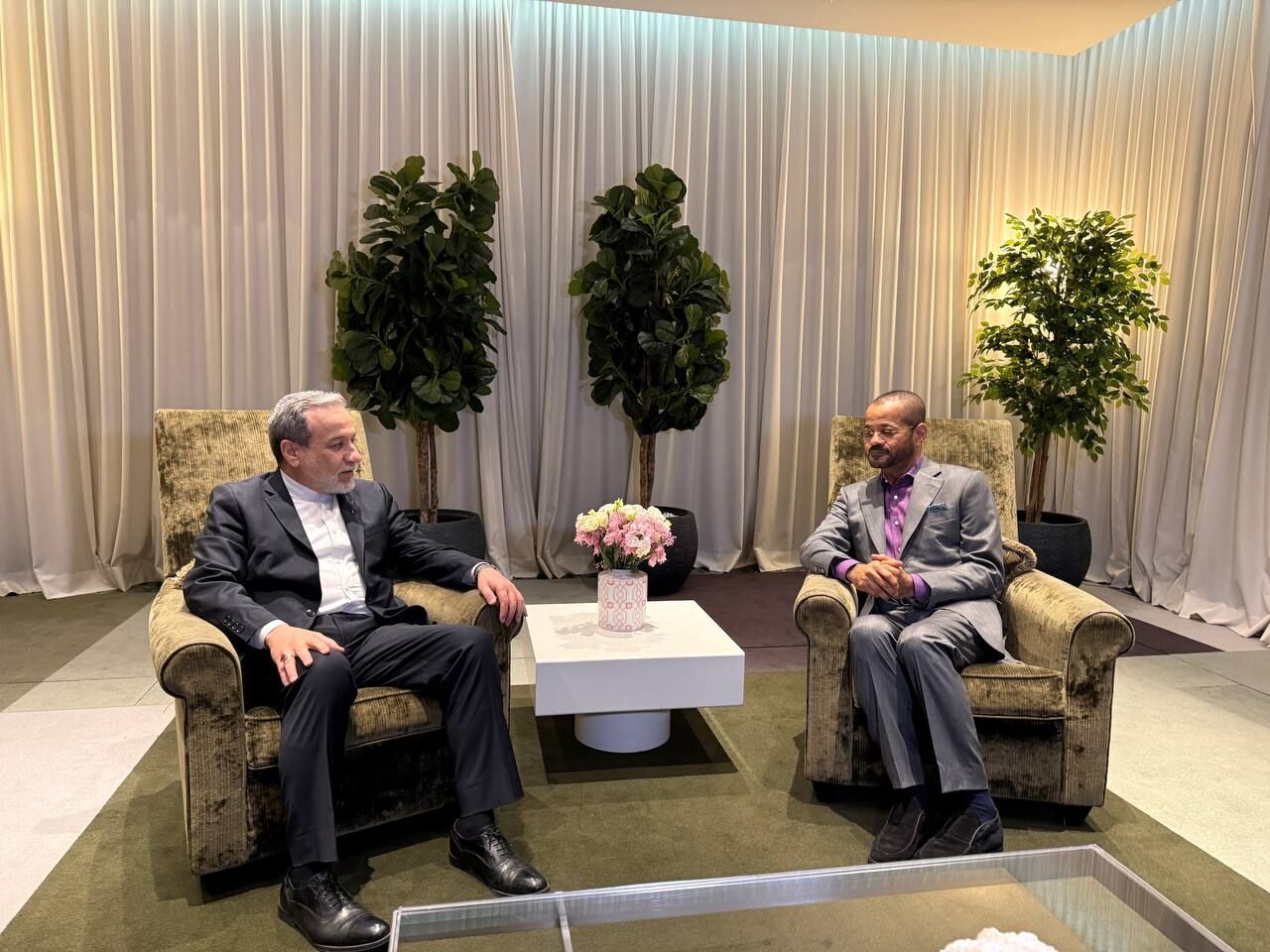 وزیر خارجه عمان: مذاکرات امروز ایران و آمریکا پس از دستیابی به «پیشرفت قابل توجه»، به پایان رسید/ گفتوگوها هفته آینده در وین برگزار میشود وزیر خارجه عمان: مذاکرات امروز ایران و آمریکا پس از دستیابی به «پیشرفت قابل توجه»، به پایان رسید/ گفتوگوها هفته آینده در وین برگزار میشود