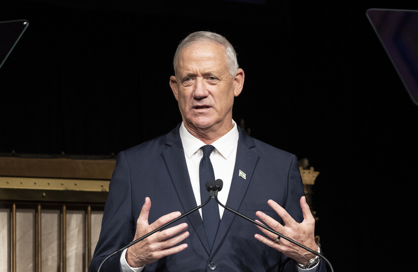 گانتز پس از سقوط موشک یمنی به تل آویو، خواستار واکنش خشونت‌آمیز در تهران شد