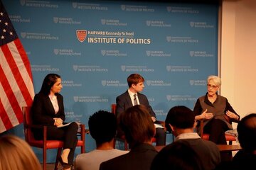 شرمن:ترامپ می‌داند درگیری با ایران عواقب سنگینی دارد/او می‌تواند امتیازاتی به ایران بدهد که در دوران ما ممکن نبود/ظریف آمریکایی‌ها را به‌خوبی می‌شناخت