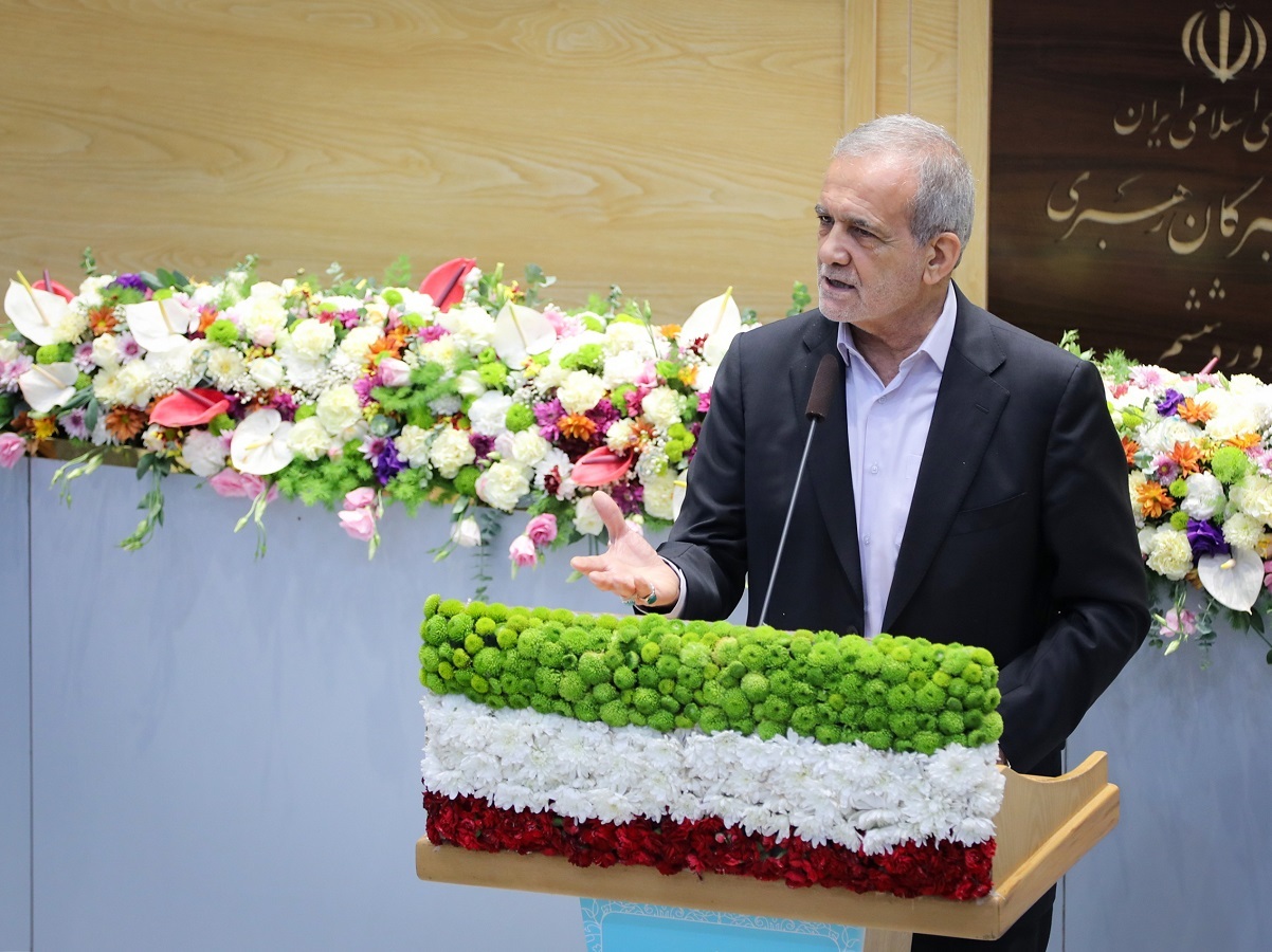 پزشکیان: هرگز حاضر نیستم کاری انجام دهم که کشور به هم بریزد / اگر فردی بیحجاب است، اما کاری به دین ندارد، نباید با رفتاری نادرست کاری کنیم که ضد دین شود / اگر با یک اقدام ما، آمریکا یا اسرائیل بتوانند موجسازی و از آن سوءاستفاده کنند، نباید آن اقدام را انجام دهیم / نمیخواهم موجی ایجاد شود که دیگر نتوانم آن را جمع کنم؛ این کار را بلد نیستم، اما به اعتقاداتم پایبندم پزشکیان: هرگز حاضر نیستم کاری انجام دهم که کشور به هم بریزد / اگر فردی بیحجاب است، اما کاری به دین ندارد، نباید با رفتاری نادرست کاری کنیم که ضد دین شود / اگر با یک اقدام ما، آمریکا یا اسرائیل بتوانند موجسازی و از آن سوءاستفاده کنند، نباید آن اقدام را انجام دهیم / نمیخواهم موجی ایجاد شود که دیگر نتوانم آن را جمع کنم؛ این کار را بلد نیستم، اما به اعتقاداتم پایبندم