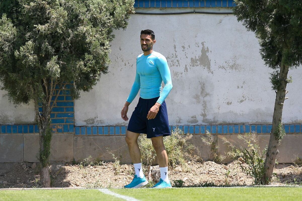 فوری/ دلیل غیبت حسینی فاش شد؛ بیماری کاپیتان استقلال خطرناک تر از این‌ حرف‌هاست!