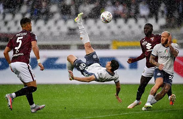 بازتاب قیچی برگردان طارمی در رسانه های ایتالیایی