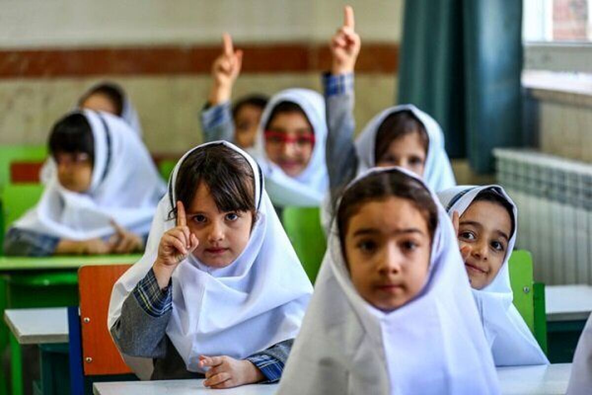 دلیل تغییر ساعت کاری مدارس چه بود؟