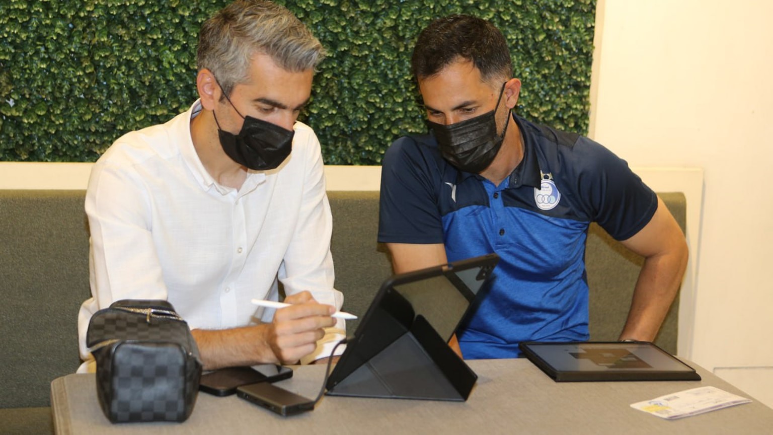 استقلال به دنبال جذب دو مدافع معروف