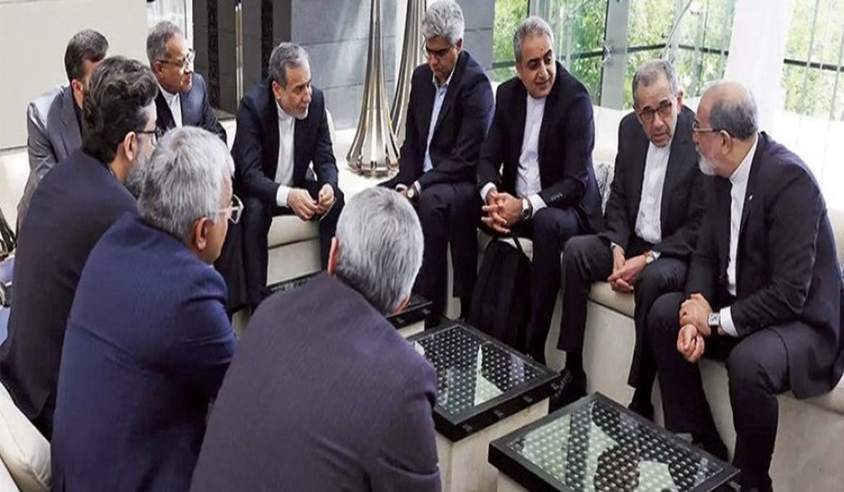 دور بعدی مذاکرات تهران و واشنگتن احتمالاً طی دو هفته آینده برگزار خواهد شد؛ طرف آمریکایی نیاز دارد مدتی را صرف بررسی اطلاعات و پیشنهاد‌های ارائه شده از سوی ایرانی‌ها کند / آمریکا تمایل دارد مذاکرات را به مکانی نزدیک‌تر به خاک ایالات متحده منتقل کند / هر دو تیم در مذاکرات، چارچوبی برای مذاکرات ارائه دادند