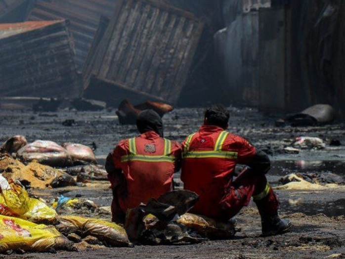 نتایج اولیه کمیته بررسی علل حادثه بندر شهید رجایی: قصور در رعایت اصول ایمنی و پدافند غیرعامل محرز شده / «خلافاظهاری» در برخی موارد وجود داشته / دستگاههای امنیتی و قضائی با جدیت در پی شناسایی خاطیان هستند / علتیابی قطعی این حادثه نیازمند طی شدن فرایندهای فنی و آزمایشگاهی است نتایج اولیه کمیته بررسی علل حادثه بندر شهید رجایی: قصور در رعایت اصول ایمنی و پدافند غیرعامل محرز شده / «خلافاظهاری» در برخی موارد وجود داشته / دستگاههای امنیتی و قضائی با جدیت در پی شناسایی خاطیان هستند / علتیابی قطعی این حادثه نیازمند طی شدن فرایندهای فنی و آزمایشگاهی است