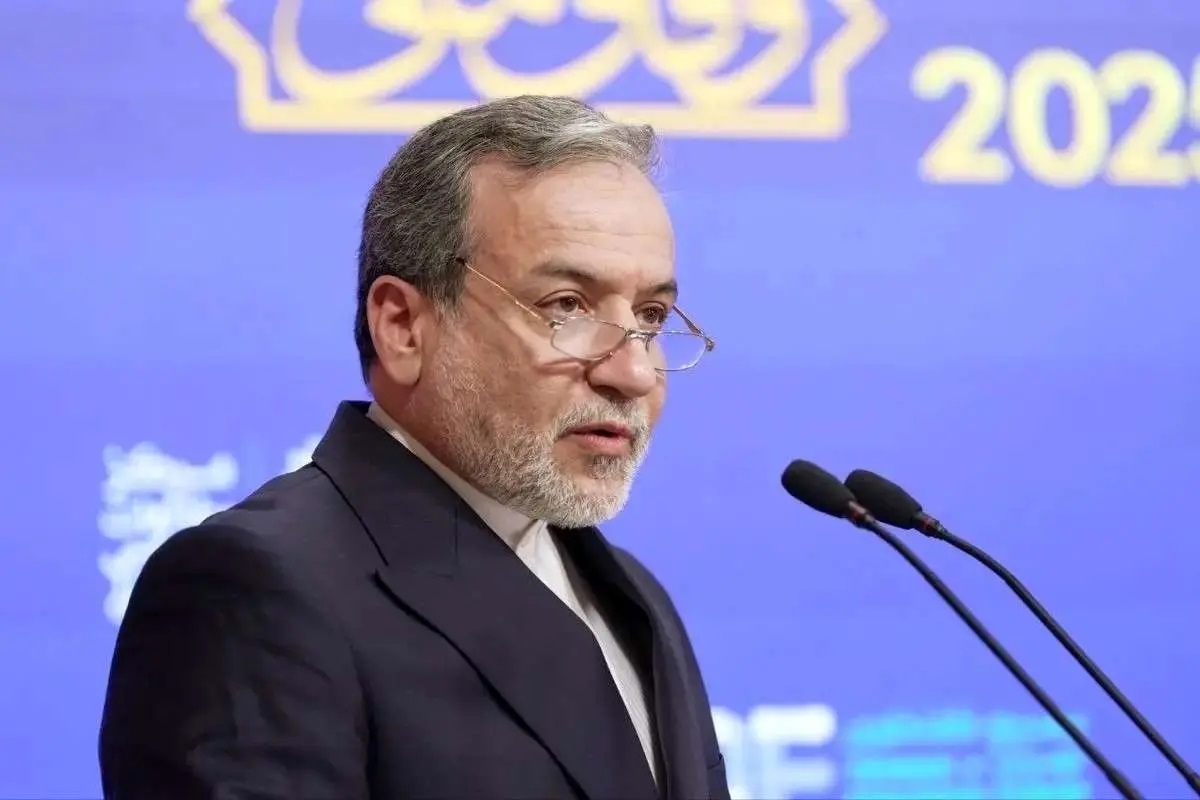 عراقچی: تا الان ۴ دور مذاکره [با آمریکا] داشته‌ایم؛ این مذاکرات در فضای محترمانه برگزار شد / در خیلی از حوزه‌ها به درک و تفاهم بهتری از همدیگر رسیده‌ایم ولی در برخی موضوعات به خصوص موضوع غنی سازی اختلاف نظر‌ها همچنان باقی است / این، موضوعی است که تا حل نشود فکر نمی‌کنم بتوانیم به یک توافق برسیم