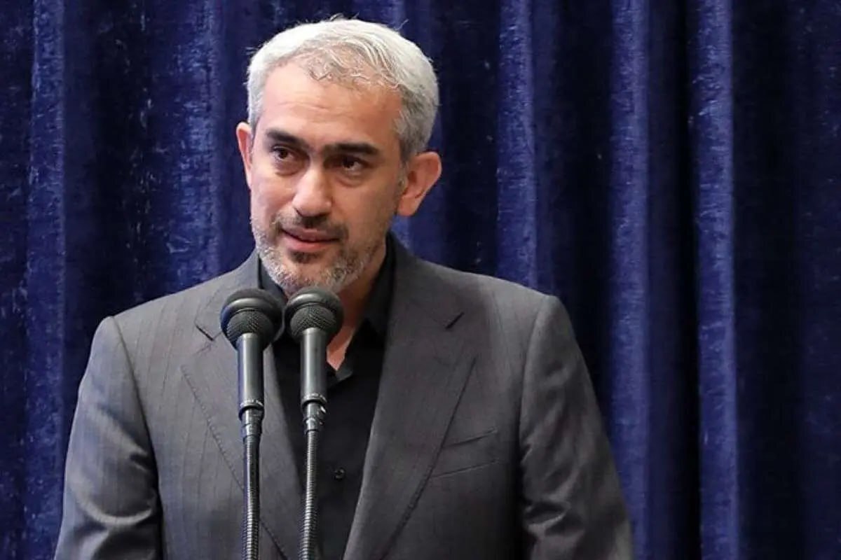 دولت علی مدنی‌زاده را به عنوان وزیر پیشنهادی اقتصاد به مجلس معرفی کرد