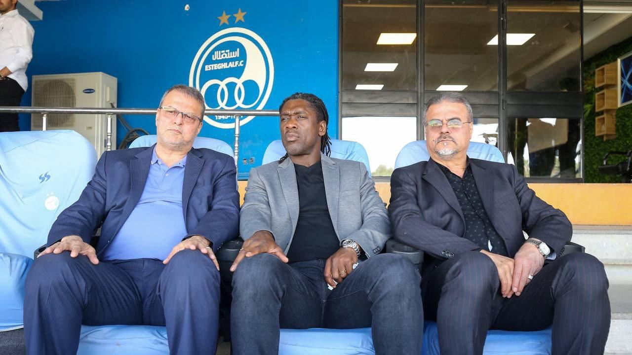 کلارنس سیدورف رفت و خبر تازه‌ای از استقلال نیامد؛ علی ماند و حوضش!