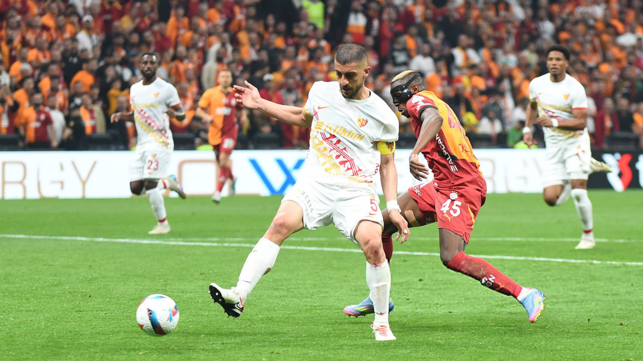 majid-hosein-esteghlal-victor-osimehen-2025