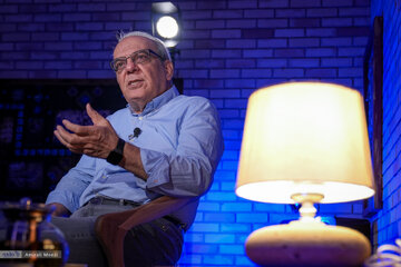 عباس عبدی: اصلاح طلبان از ستیز عبور کردهاند/ حرفهای هاشمی درباره انتخابات ۸۴، یک شوخی بود/ براندازی یک سیاستِ ریسکی است عباس عبدی: اصلاح طلبان از ستیز عبور کردهاند/ حرفهای هاشمی درباره انتخابات ۸۴، یک شوخی بود/ براندازی یک سیاستِ ریسکی است