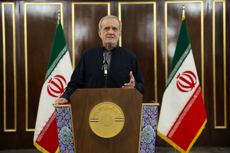 پزشکیان: پاسخ مشروع و قدرتمند ایران، دشمن را از اقدام احمقانه خود پشیمان خواهد کرد/ از ملت شریف ایران میخواهم با پرهیز از توجه به شایعات و همراهی و اعتماد به مسئولان، زمینه عبور هر چه قدرتمندانهتر از این شرایط را برای کشور فراهم سازند / این اطمینان را میدهم که دولت با تمام توان و وجود خود خدمتگزاری به ملت عزیز را تداوم خواهد داد و اختلالی در روند جاری زندگی عمومی ایجاد نخواهد شد پزشکیان: پاسخ مشروع و قدرتمند ایران، دشمن را از اقدام احمقانه خود پشیمان خواهد کرد/ از ملت شریف ایران میخواهم با پرهیز از توجه به شایعات و همراهی و اعتماد به مسئولان، زمینه عبور هر چه قدرتمندانهتر از این شرایط را برای کشور فراهم سازند / این اطمینان را میدهم که دولت با تمام توان و وجود خود خدمتگزاری به ملت عزیز را تداوم خواهد داد و اختلالی در روند جاری زندگی عمومی ایجاد نخواهد شد