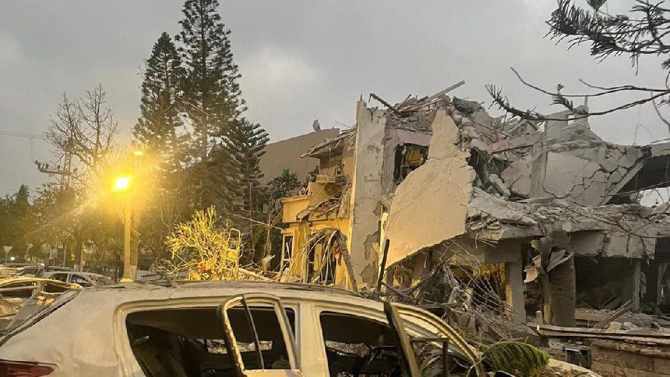 رسانههای اسرائیلی: ۶ ساختمان در تلآویو در حمله ایران با خاک یکسان شد / تاکنون مرگ یک اسرائیلی و زخمی شدن ۲۰ نفر دیگر تایید شده رسانههای اسرائیلی: ۶ ساختمان در تلآویو در حمله ایران با خاک یکسان شد / تاکنون مرگ یک اسرائیلی و زخمی شدن ۲۰ نفر دیگر تایید شده