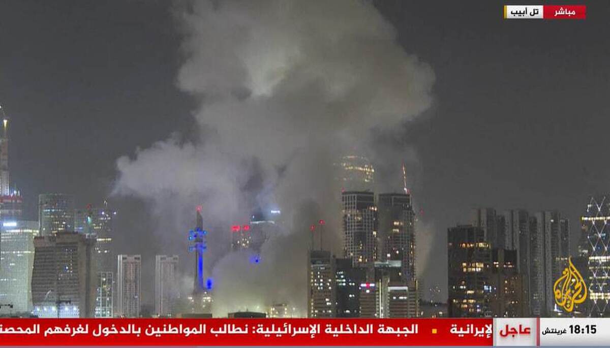 حمله موشکی ایران به اسرائیل / اصابت موشک ها در تل آویو / آتش سوزی در نزدیکی ساختمان وزارت دفاع اسرائیل