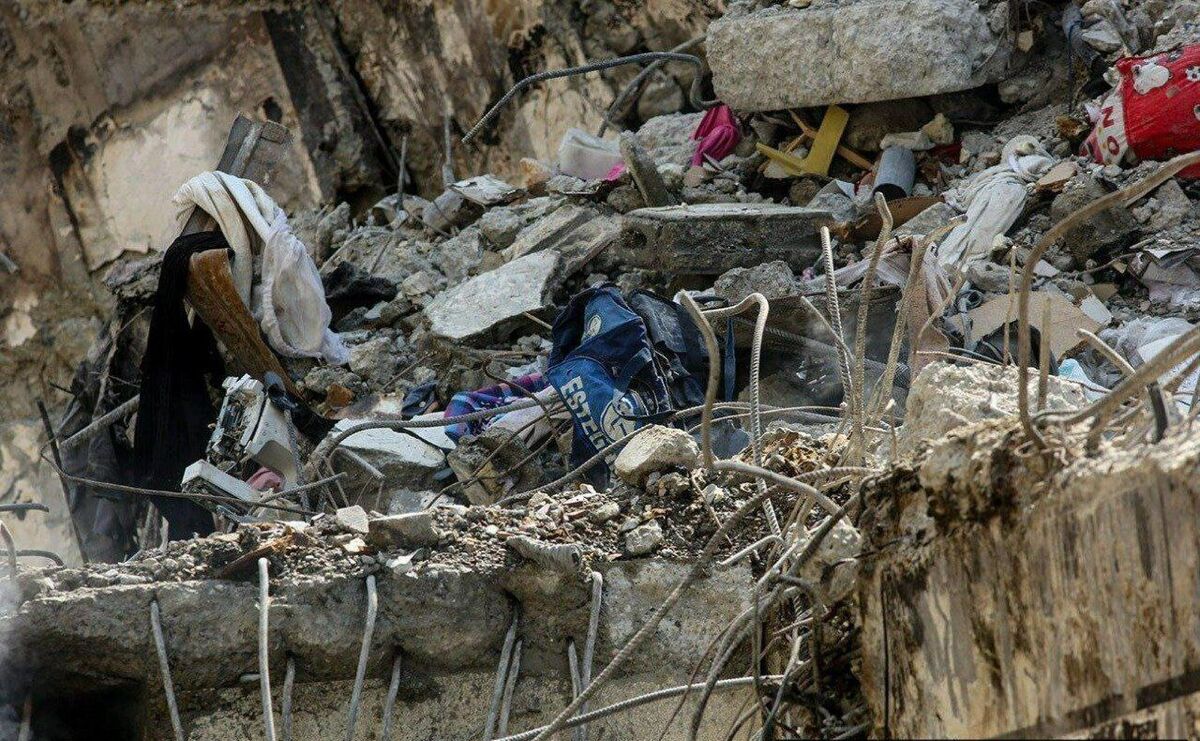 تلخ‌ترین قاب سال برای استقلالی‌ها؛ پیراهن آبی در بین آوارها!