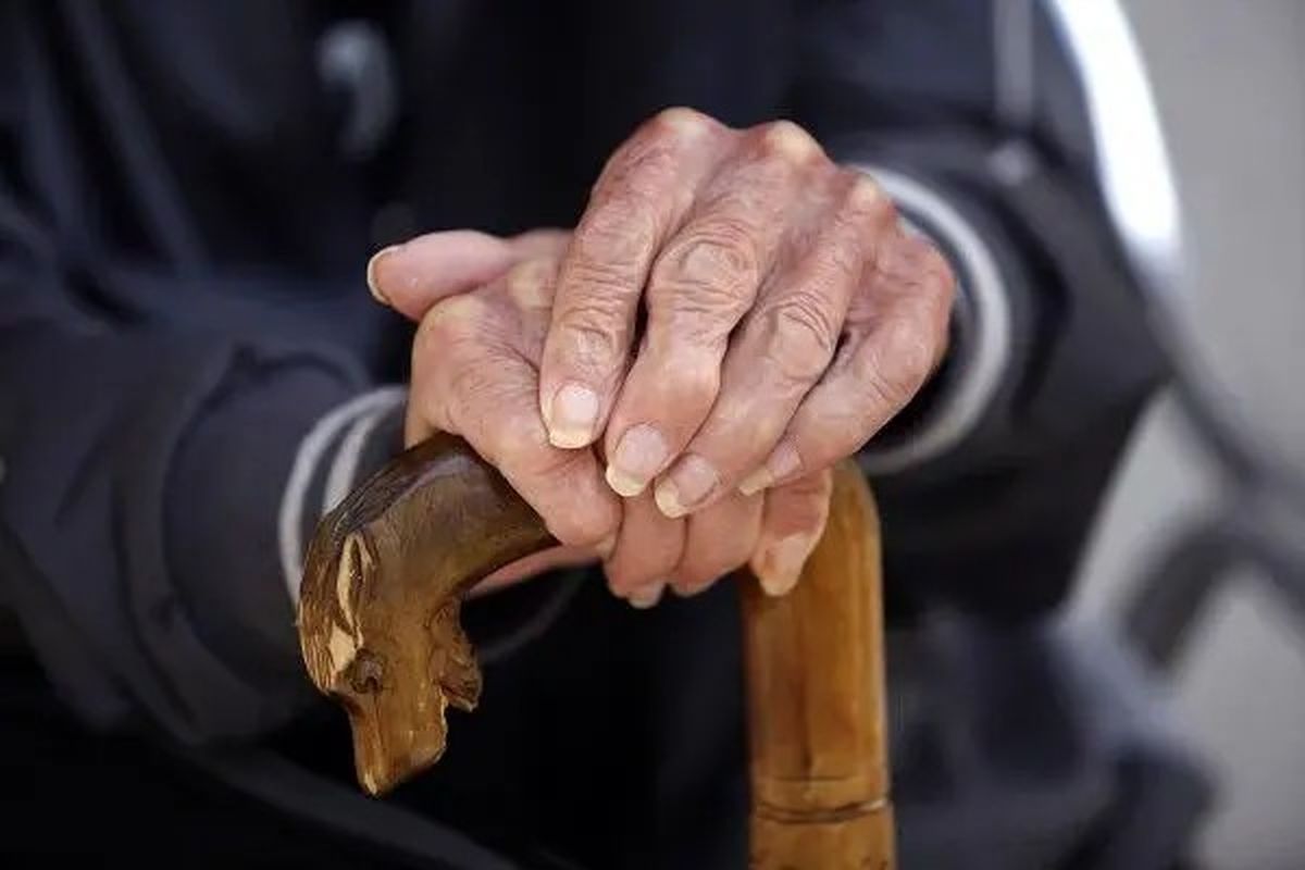 زمان پرداخت حقوق بازنشستگان / علت کاهش سرعت اینترنت