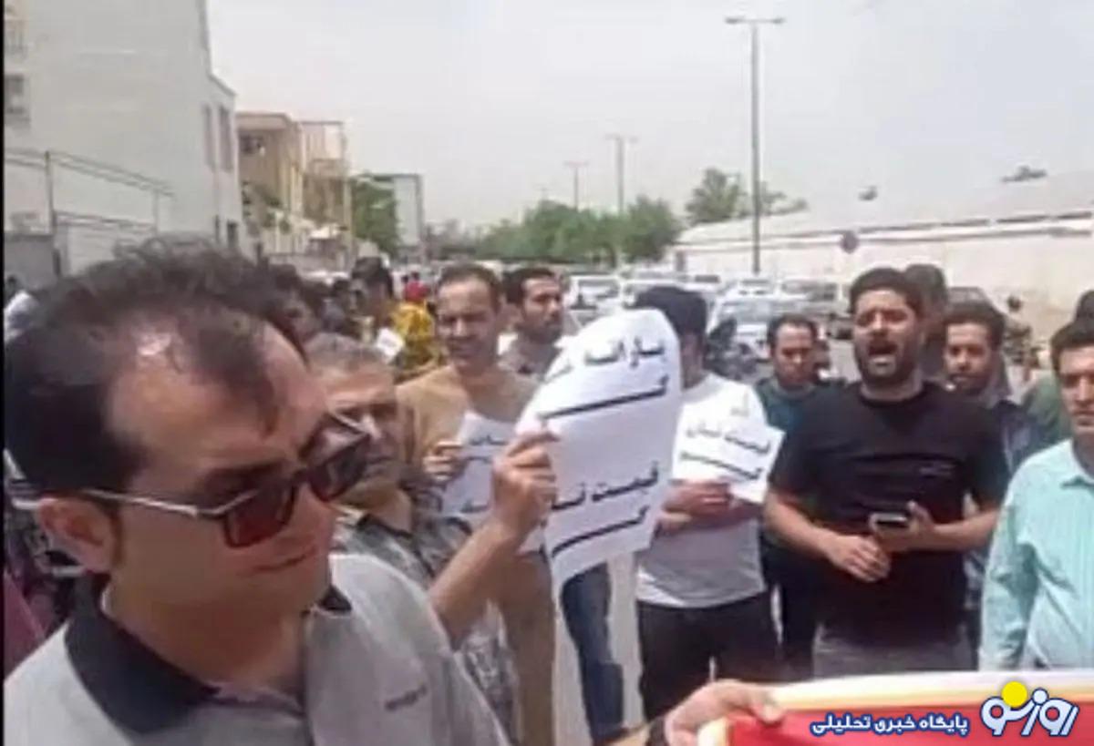 چرا نانوایان در اراک و مشهد تجمع کردهاند؟ چرا نانوایان در اراک و مشهد تجمع کردهاند؟