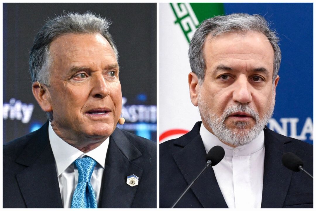 ایران و آمریکا به دنبال راه سوم؛ یک توافق چارچوبی و سیاسی که مسیر را برای توافقی بلندمدتتر هموار سازد؛ این پیشنهاد روی میز هیاتهای مذاکراتی در رم وجود دارد ایران و آمریکا به دنبال راه سوم؛ یک توافق چارچوبی و سیاسی که مسیر را برای توافقی بلندمدتتر هموار سازد؛ این پیشنهاد روی میز هیاتهای مذاکراتی در رم وجود دارد