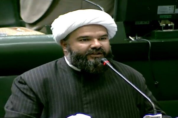 نیک بین، نماینده مجلس: کامیونداران، معدنداران و کارخانهداران معترضاند؛ این حجم از اعتراضات غیرطبیعی است / انگار این روزها دست پشت پردهای مردم را به سمت اغتشاش، اعتراض و تجمع پیش میبرد / حتما در قصه نانواییها، نارضایتی عظیم کامیونداران و معدنداران و حوزه سیمان دستی در کار است نیک بین، نماینده مجلس: کامیونداران، معدنداران و کارخانهداران معترضاند؛ این حجم از اعتراضات غیرطبیعی است / انگار این روزها دست پشت پردهای مردم را به سمت اغتشاش، اعتراض و تجمع پیش میبرد / حتما در قصه نانواییها، نارضایتی عظیم کامیونداران و معدنداران و حوزه سیمان دستی در کار است