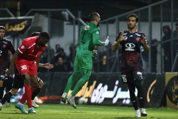 واکنش مدیران پرسپولیس به ادعای روزنامه عربی مبنی بر غرامت یک میلیون دلاری الکسی گندوز!