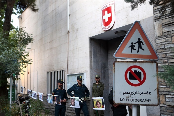 وزارت خارجه سوئیس: سفارت کشورمان در تهران بازگشایی شد / این تصمیم پس از مشورت با ایران و ایالات متحده اتخاذ شده است وزارت خارجه سوئیس: سفارت کشورمان در تهران بازگشایی شد / این تصمیم پس از مشورت با ایران و ایالات متحده اتخاذ شده است