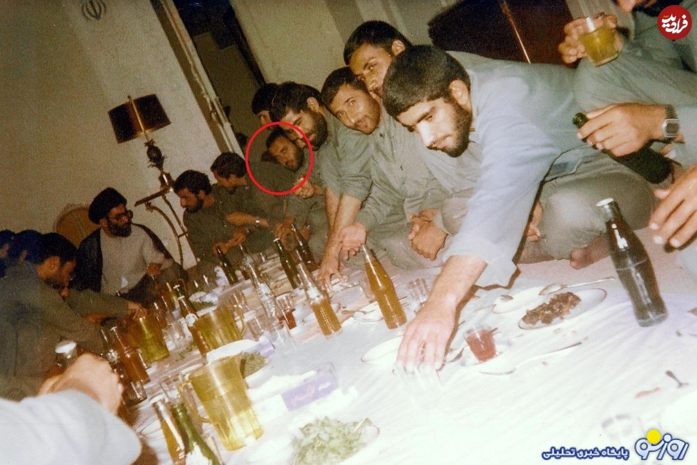 سفره شام ۴۳ سال پیش سرلشکر رشید در کنار رهبری سفره شام ۴۳ سال پیش سرلشکر رشید در کنار رهبری