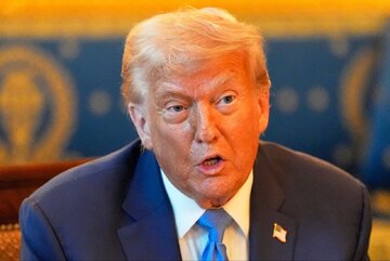 ترامپ:من درباره روسیه تصمیم می‌گیرم/روز دوشنبه بیانیه بزرگی خواهم داد/هزینه تسلیحات اوکراین به عهده اروپا است/اعمال تعرفه 35 درصدی بر کانادا