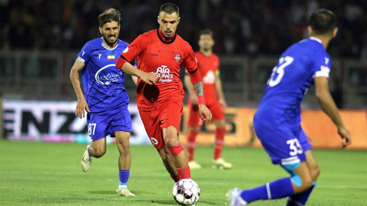 2 پیشنهاد برای ریکاردو آلوز؛ تراکتور مخالف جدایی 2 پیشنهاد برای ریکاردو آلوز؛ تراکتور مخالف جدایی