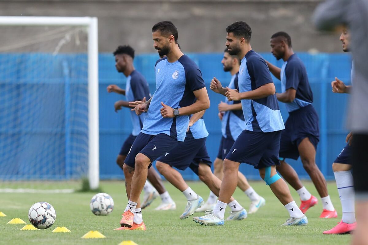 استقلال بدون مهاجم مثل کوسه بدون دندان است/ مدیران هلدینگ سر کیسه را شل کنند/ ساپینتو گلزن نداشته‌باشد باید قید قهرمانی را بزند!