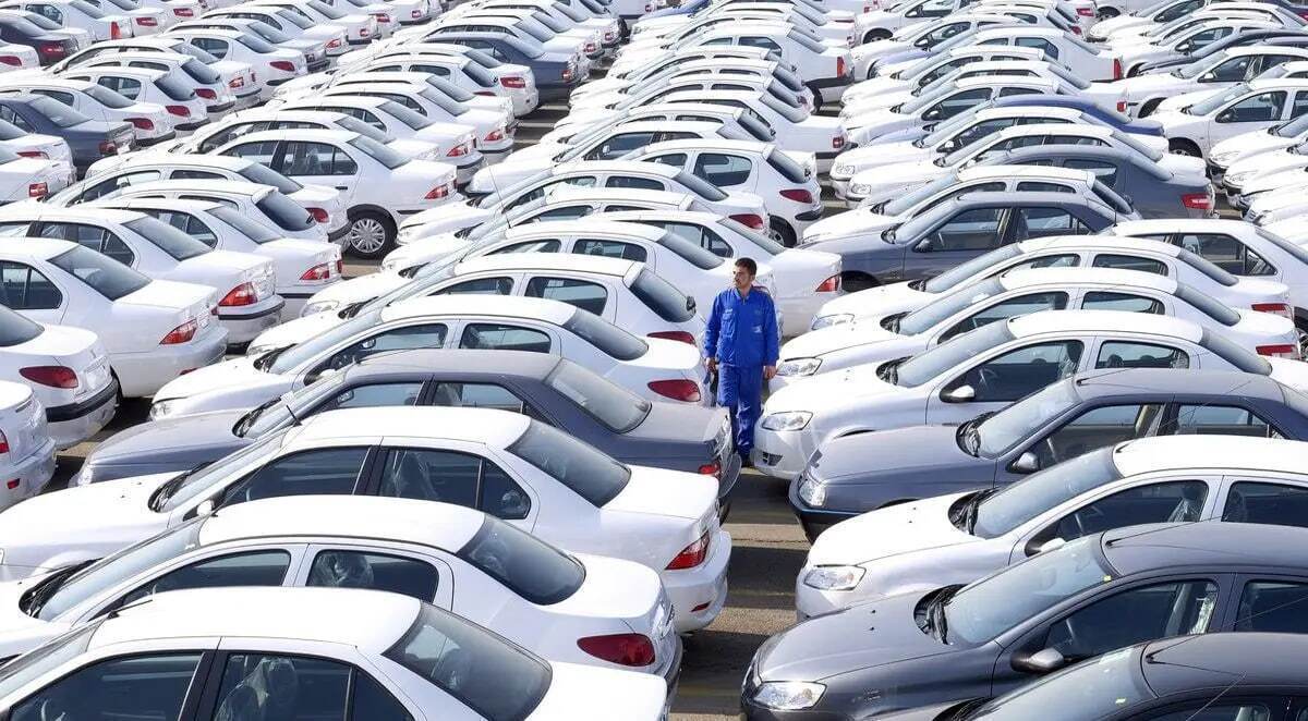 افت ۵۰ درصدی شرکت‌کنندگان قرعه‌کشی خودرو/ صف خرید خودرو آب رفت