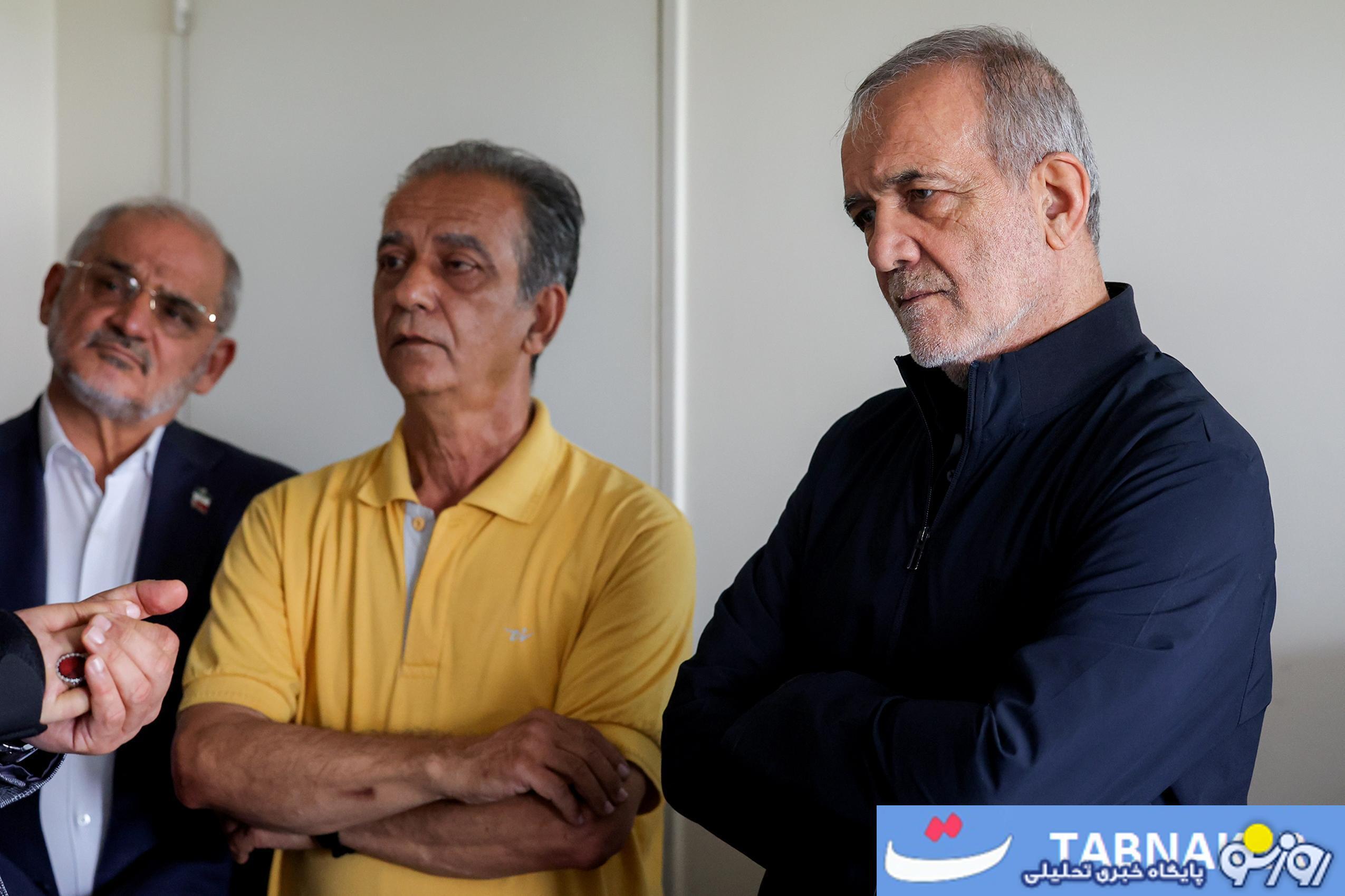 دیدار رئیس جمهور و شهردار تهران با جمعی از خانوادههای آسیب دیده از جنگ دیدار رئیس جمهور و شهردار تهران با جمعی از خانوادههای آسیب دیده از جنگ