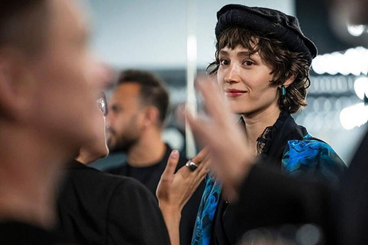 اقدام فرشته حسینی در حمایت از مردم افغان در جشنواره گوی بلورین اقدام فرشته حسینی در حمایت از مردم افغان در جشنواره گوی بلورین