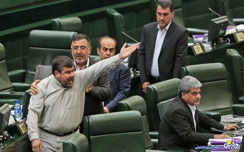 دولت و ملت یک طرف و تندروها طرف دیگر! دولت و ملت یک طرف و تندروها طرف دیگر!