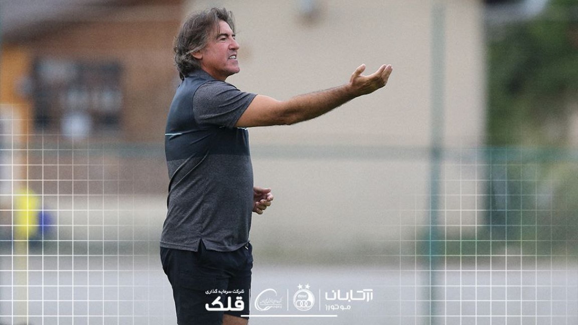 ریکاردو ساپینتو در قابی از بازی استقلال و کوجالی اسپور از لیگ ترکیه