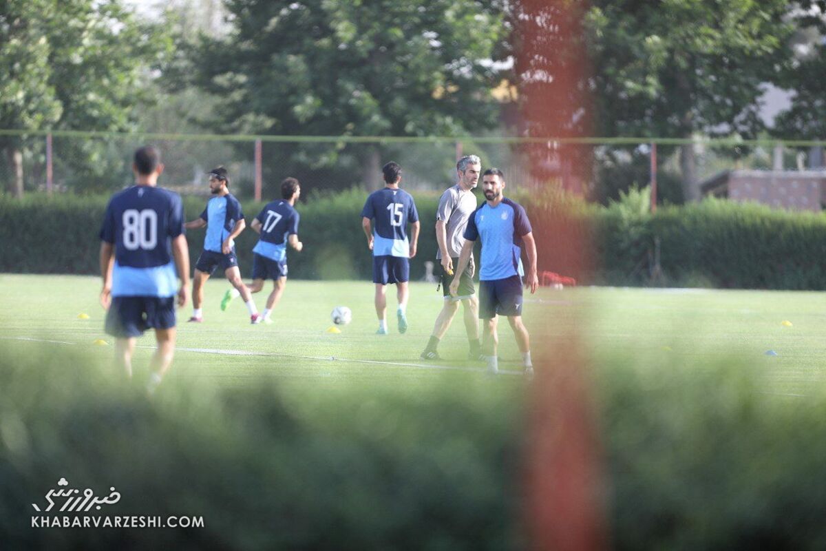 جوانان استقلال نزدیک درهای خروج!