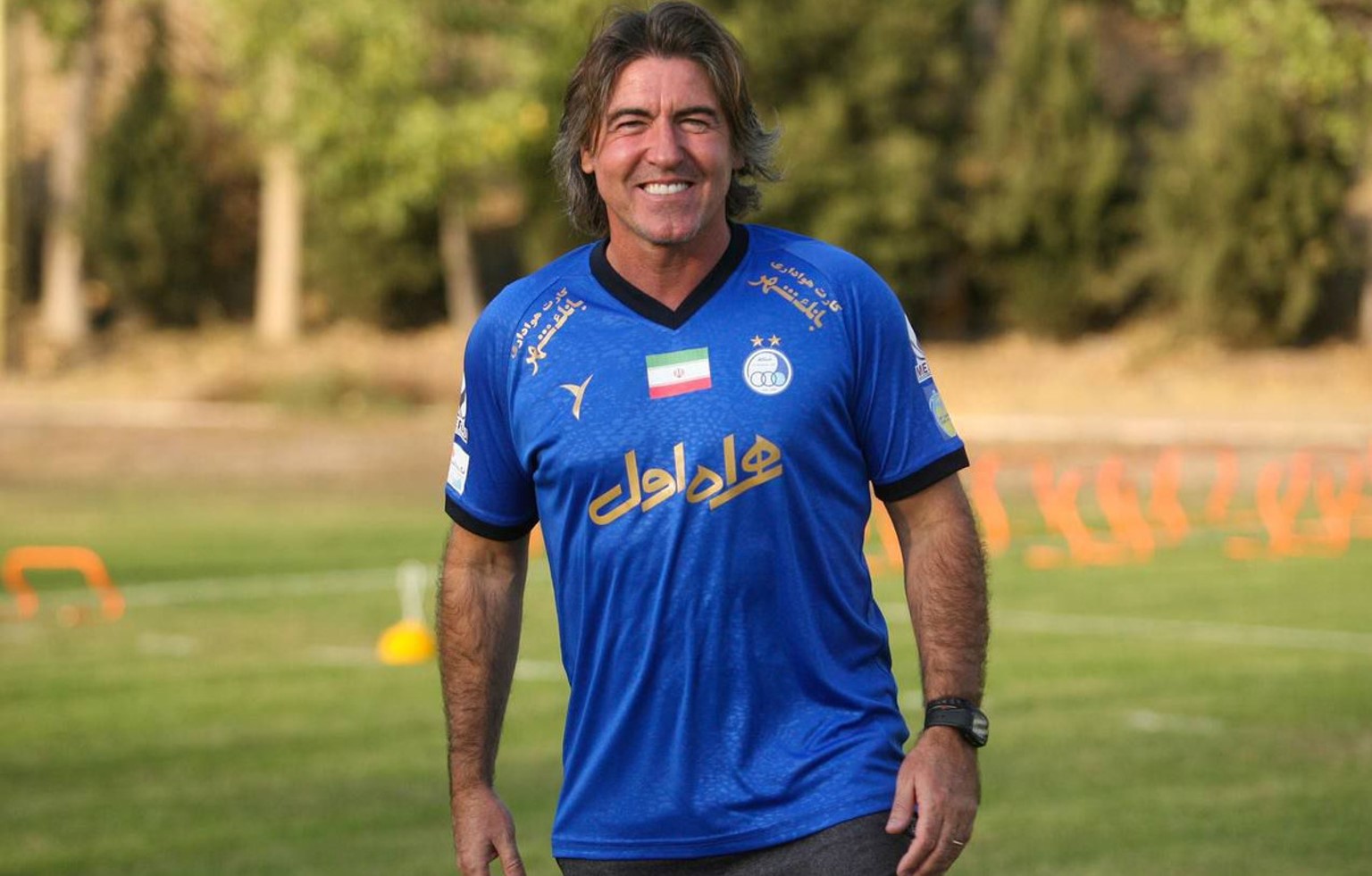 استقلال باید چهار تا پنج بازیکن خارجی خوب بگیرد؛ بیانی: فدراسیون باید به حضور ساپینتو در کشورمان افتخار کند استقلال باید چهار تا پنج بازیکن خارجی خوب بگیرد؛ بیانی: فدراسیون باید به حضور ساپینتو در کشورمان افتخار کند