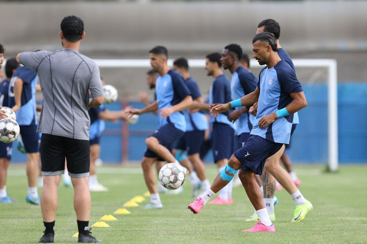 استقلالی‌ها به خارج از کشور می‌روند؟