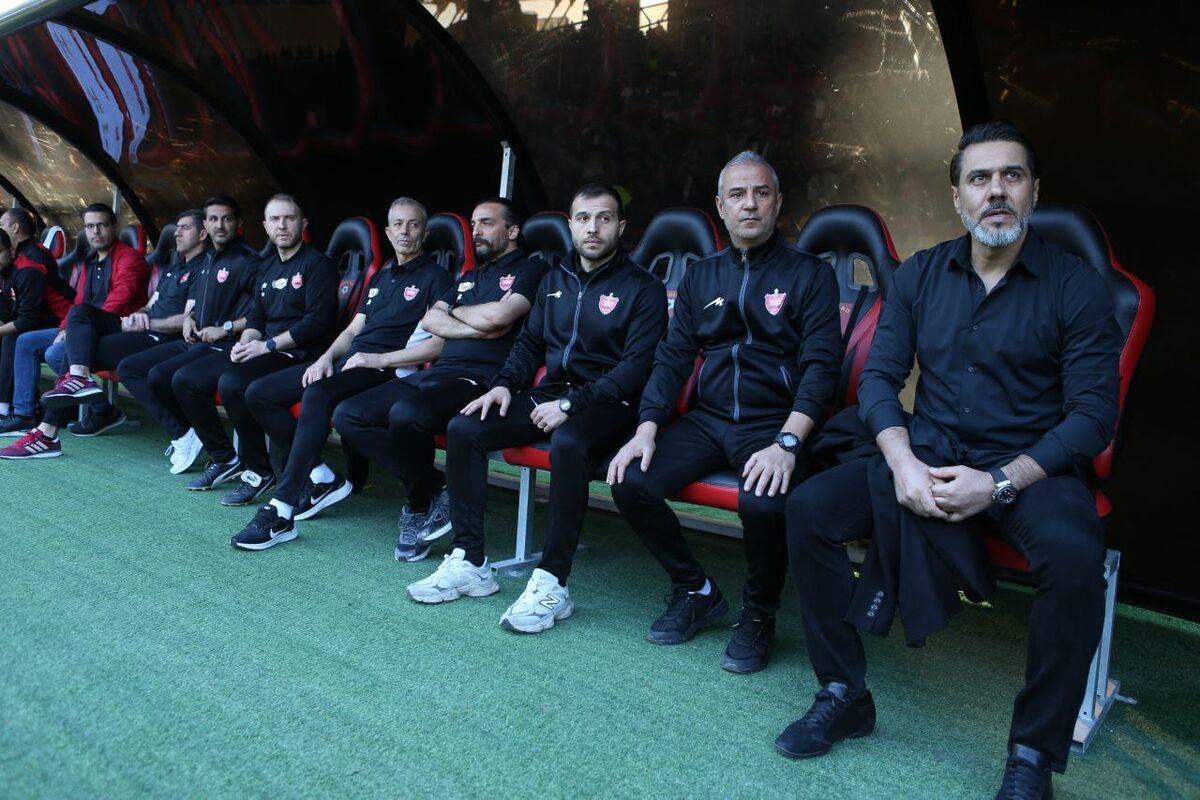 چشم امید چند مربی سرشناس به تعیین تکلیف نیمکت پرسپولیس! چشم امید چند مربی سرشناس به تعیین تکلیف نیمکت پرسپولیس!