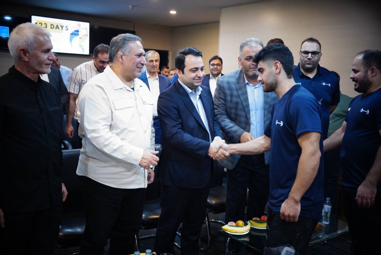 رئیس کمیسیون اقتصادی مجلس و مدیرعامل بانک صادرات ایران در اردوی ملی‌پوشان وزنه‌برداری