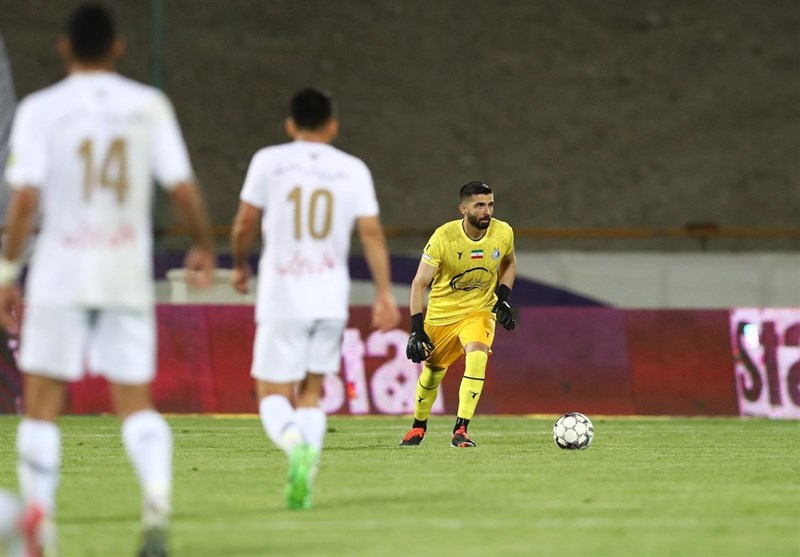 دروازه‌بان استقلال و مدافع سابق سپاهان در نزدیکی شمس آذر