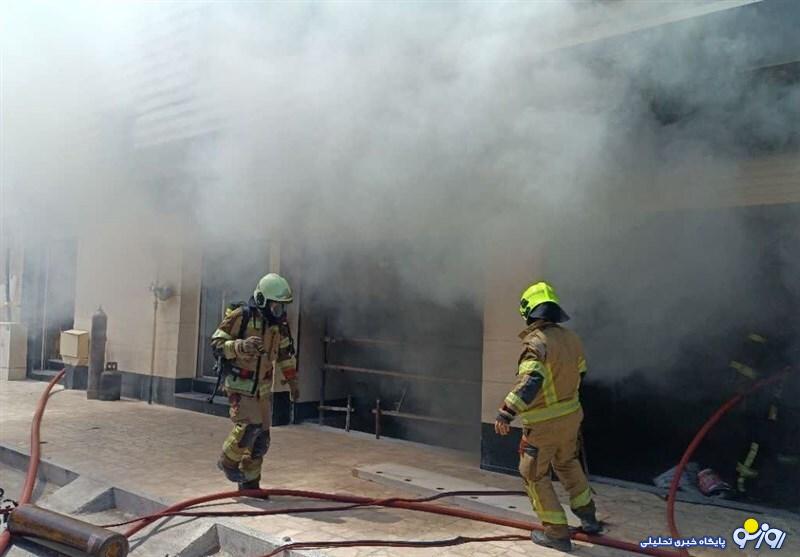 آتشسوزی در کارگاه چوببری خیابان انقلاب آتشسوزی در کارگاه چوببری خیابان انقلاب