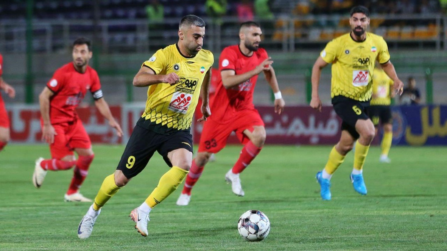 حکم مهاجم سپاهان علیه استقلال و تراکتور