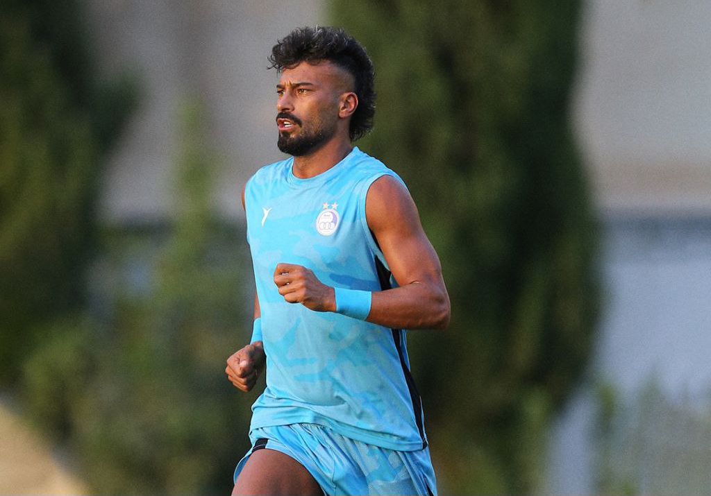 رامین رضاییان: ۴ هفته است که با نازون صحبت می‌کنم تا به ایران بیاید؛ با خانواده آسانی هم حرف زدم