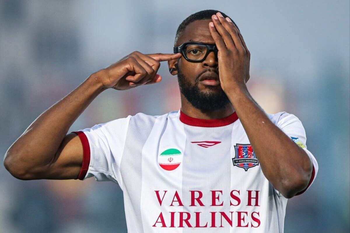 کوین یامگا بدون عینک محافظ در تمرینات تیم جدید