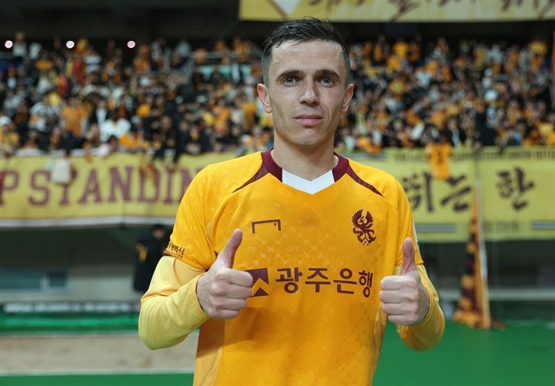 تلاش استقلال برای حضور آسانی پیش از شروع لیگ تلاش استقلال برای حضور آسانی پیش از شروع لیگ