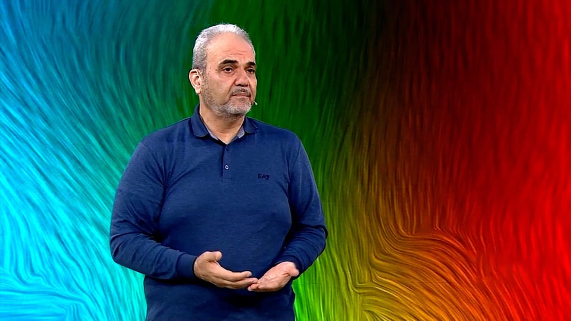 جناب خیابانی؛ به‌جای گیردادن به شکل لباس بچه‌های ما، از مشکلات بگویید