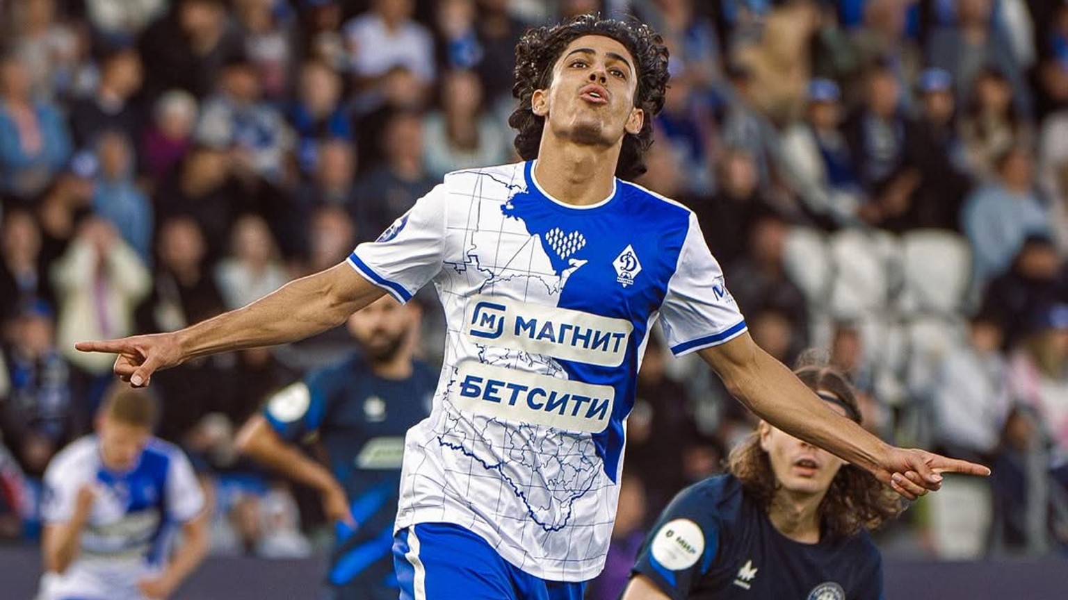 استقلال و تلاش برای جذب یک لژیونر دیگر