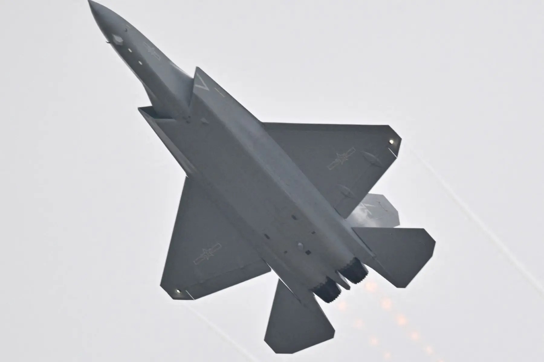 1-avic-j-35-fc-31-gyrfalcon-china