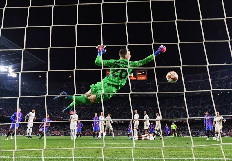 نبرد دروازهبانها در بارسلونا؛ بلاتکلیفی، مصدومیت و تصمیمهای پرهزینه نبرد دروازهبانها در بارسلونا؛ بلاتکلیفی، مصدومیت و تصمیمهای پرهزینه