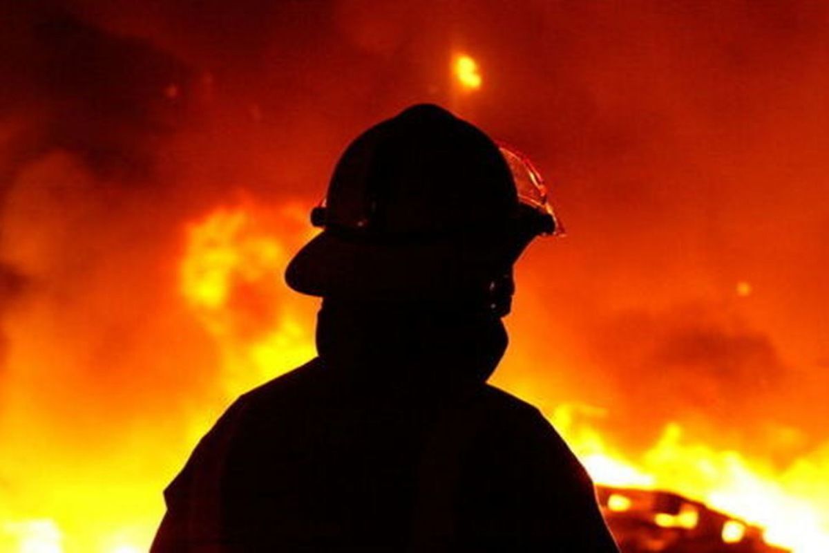 آتش‌سوزی گسترده در اسلامشهر/ سه سوله مبل‌سازی سوخت